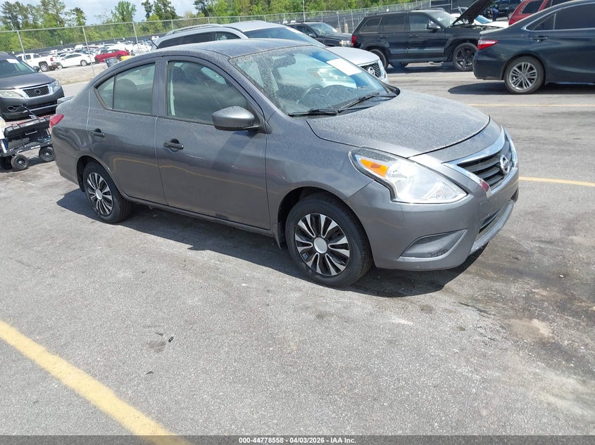 2016 Nissan Versa 1.6 S+