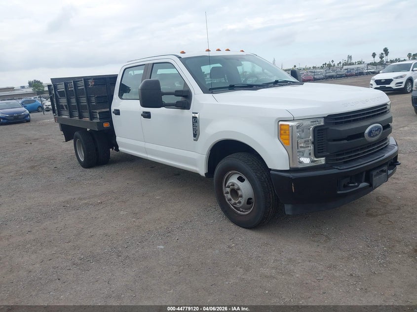 2017 Ford F-350 Chassis Xl