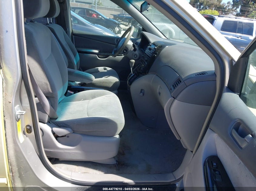 2004 Toyota Sienna Le