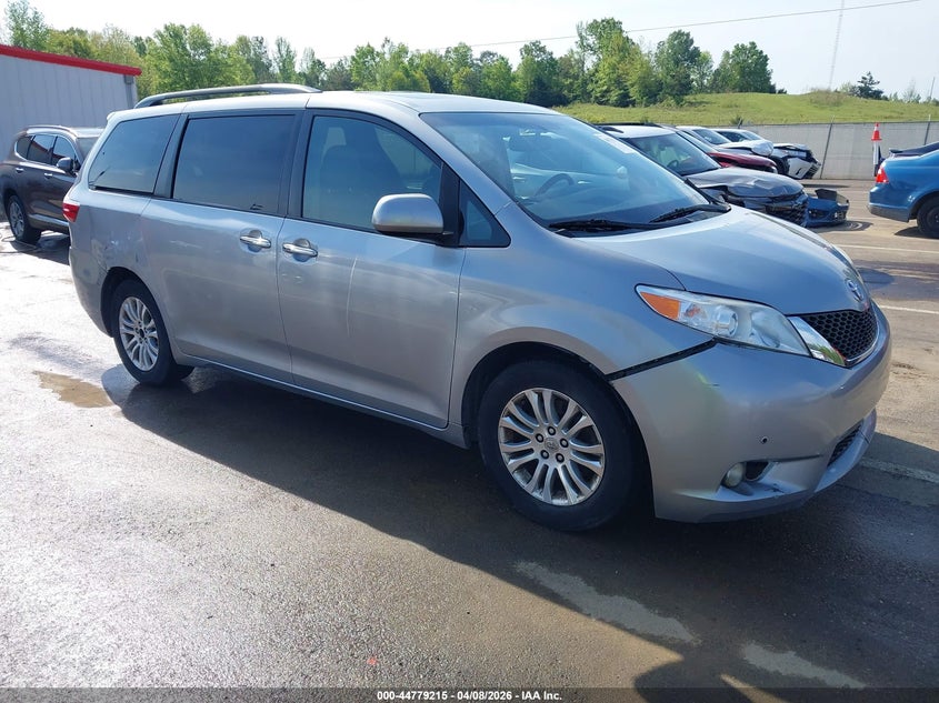 2015 Toyota Sienna Xle 8 Passenger