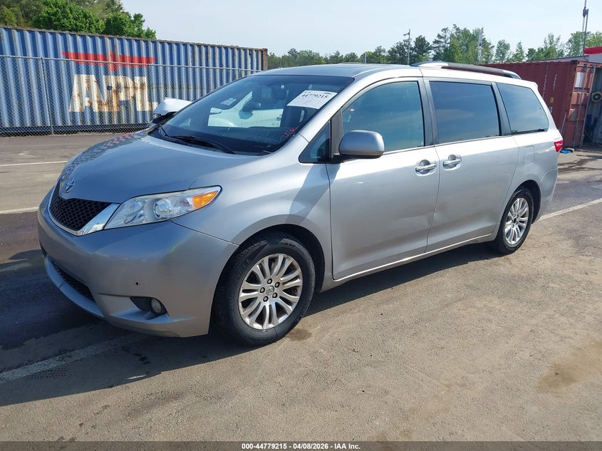2015 Toyota Sienna Xle 8 Passenger