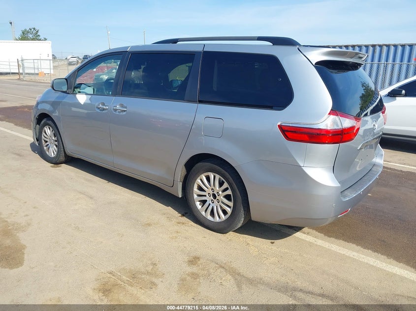 2015 Toyota Sienna Xle 8 Passenger