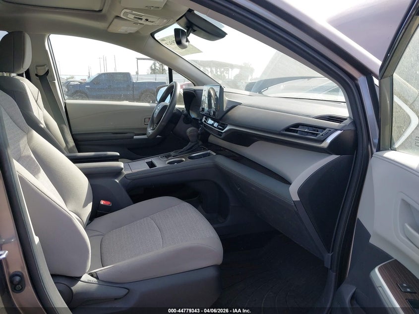 2023 Toyota Sienna Le