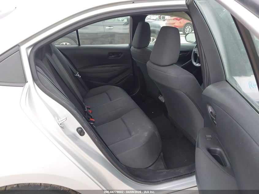 2025 Toyota Corolla 2.0 Le silver Lot 111044779882 Vin 5YFB4MDE3SP351147