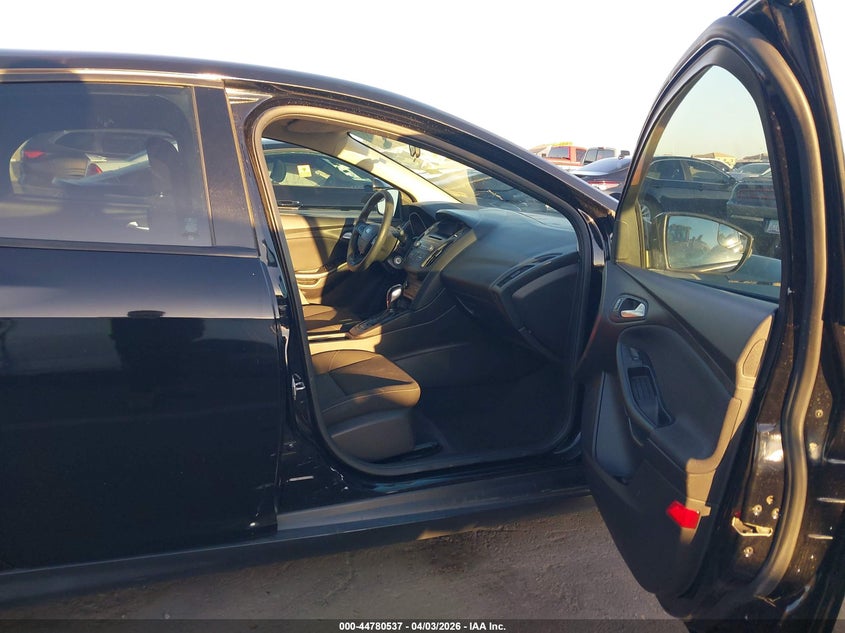 FORD FOCUS 2016 VIN 1FADP3K26GL372762