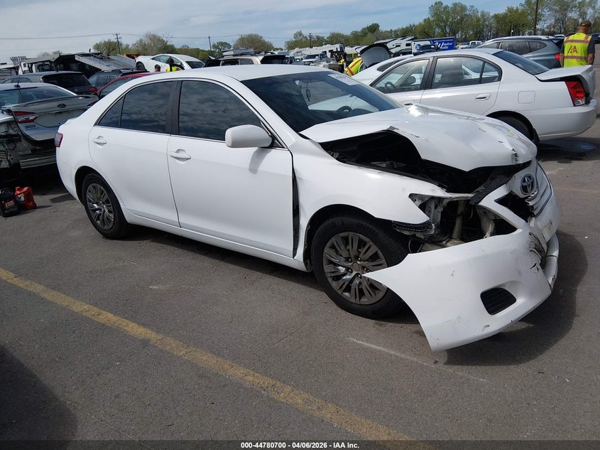 2011 TOYOTA CAMRY LE