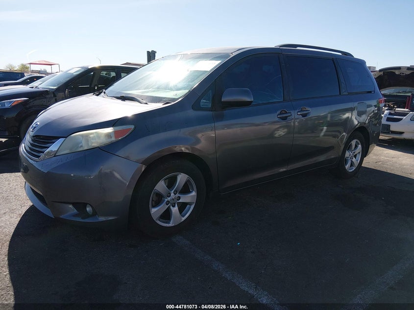 2013 Toyota Sienna Le V6 8 Passenger 5TDKK3DC3DS338312 photo 1