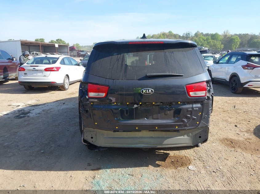 VIN KNDMB5C13H6236373 2017 KIA SEDONA LX