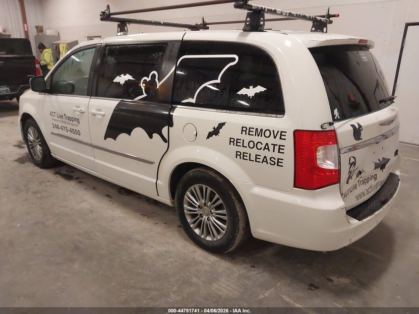 2013 Chrysler Town & Country Touring-L