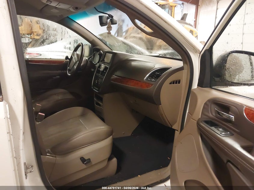 2013 Chrysler Town & Country Touring-L