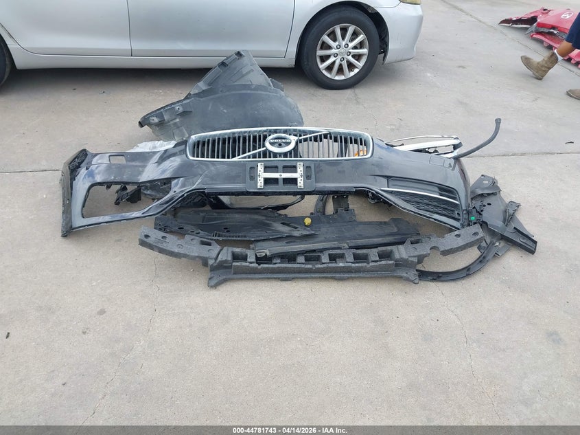 2016 Volvo Xc90 T6 Momentum VIN: YV4A22PK4G1062164 Lot: 44781743