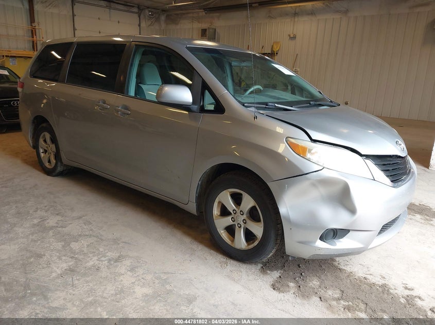 2012 Toyota Sienna Le 8 Passenger