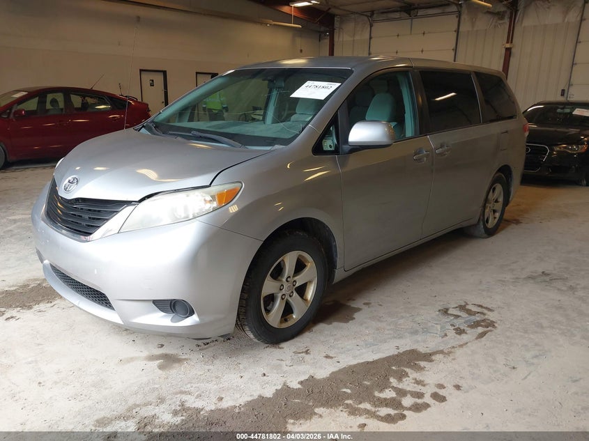 2012 Toyota Sienna Le 8 Passenger