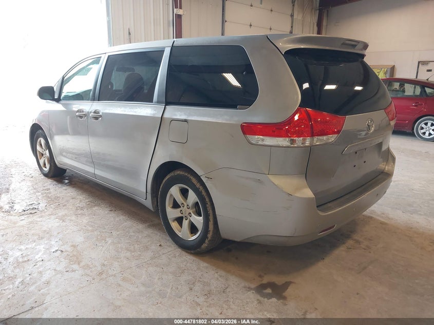2012 Toyota Sienna Le 8 Passenger