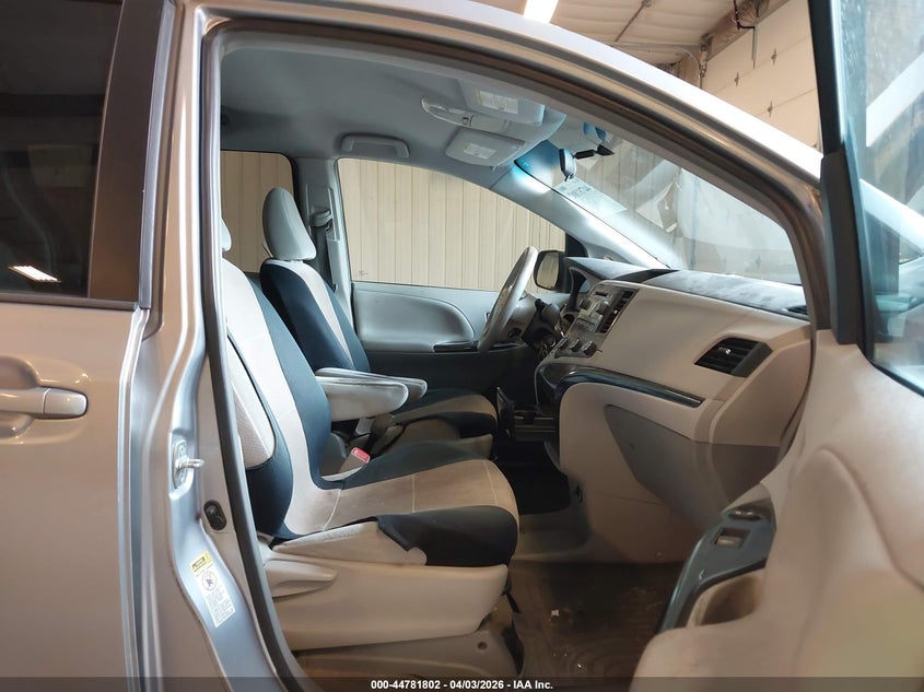 2012 Toyota Sienna Le 8 Passenger