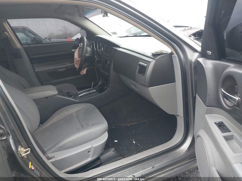 2005 Dodge Magnum Se