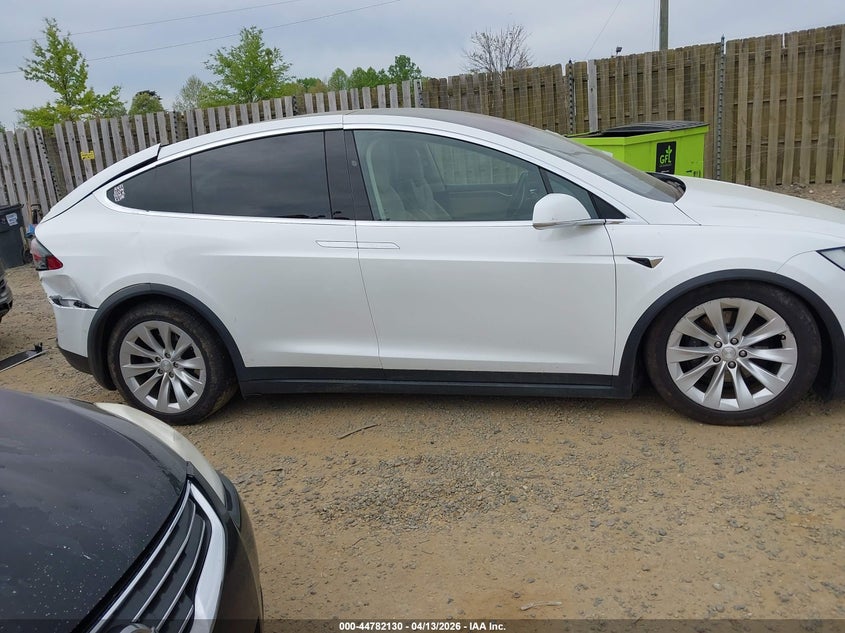 2017 Tesla Model X 100D/75D/90D VIN: 5YJXCBE25HF049459 Lot: 44782130