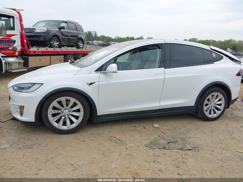 2017 Tesla Model X 100D/75D/90D VIN: 5YJXCBE25HF049459 Lot: 44782130