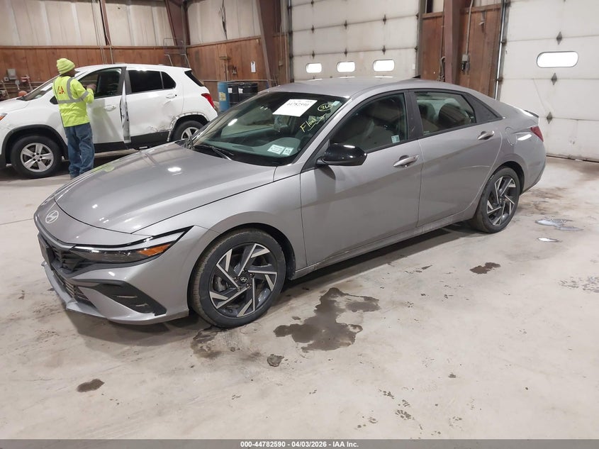 2025 HYUNDAI ELANTRA auction photo 2