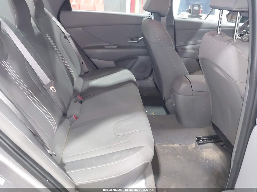 2025 HYUNDAI ELANTRA auction photo 8