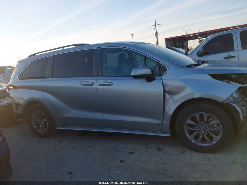 2021 Toyota Sienna Le VIN: 5TDKRKEC8MS008024 Lot: 44782815