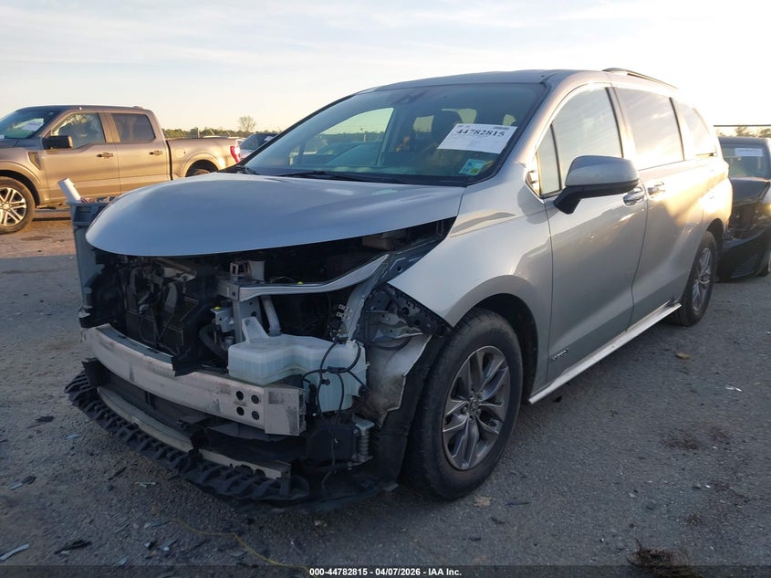 2021 Toyota Sienna Le