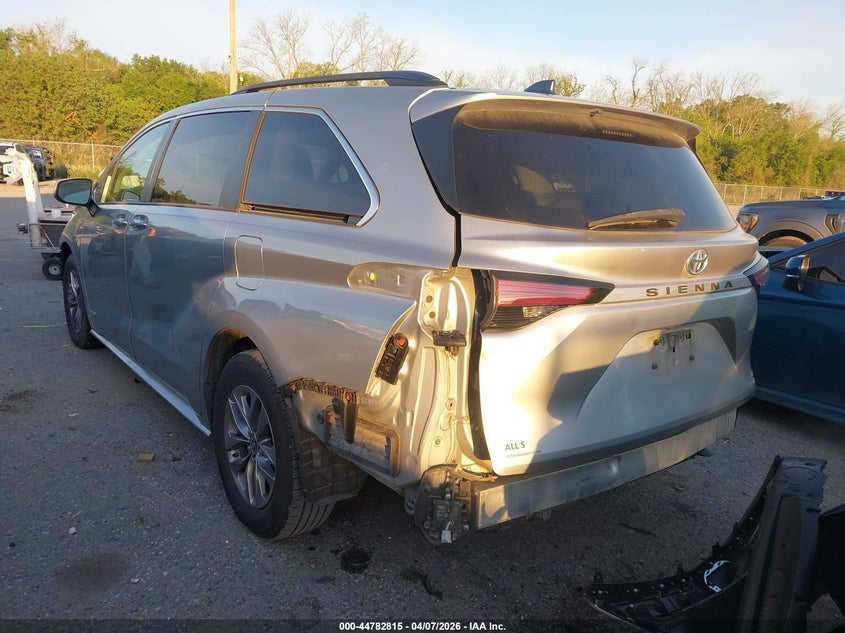 2021 Toyota Sienna Le