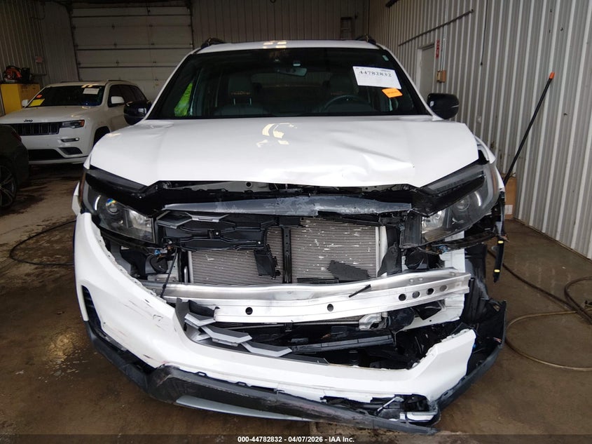 2024 Honda Passport Awd Trailsport VIN: 5FNYF8H63RB002512 Lot: 44782832