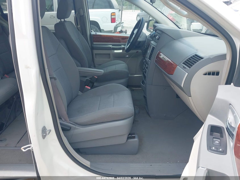 2009 Chrysler Town & Country Touring