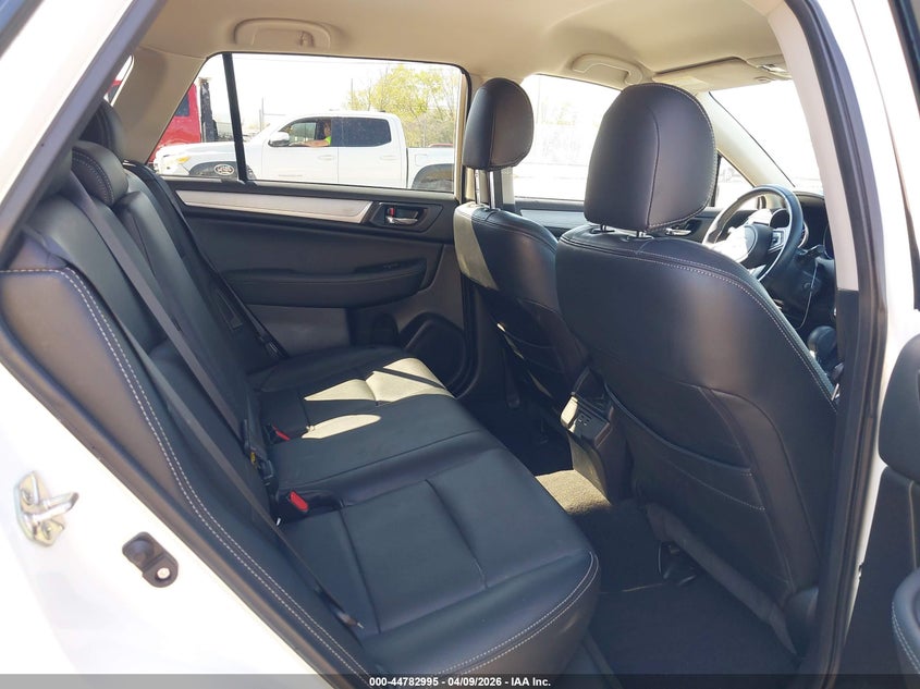 2018 Subaru Outback 2.5 2.5I Premium white Lot 111044782995 Vin 4S4BSAFC2J3239426