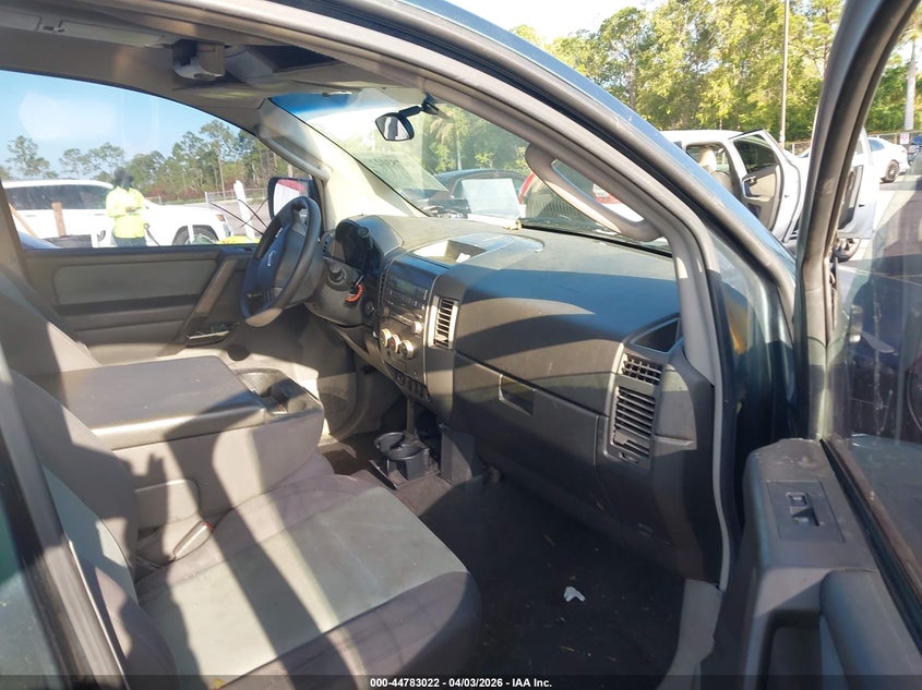 2004 Nissan Titan Xe