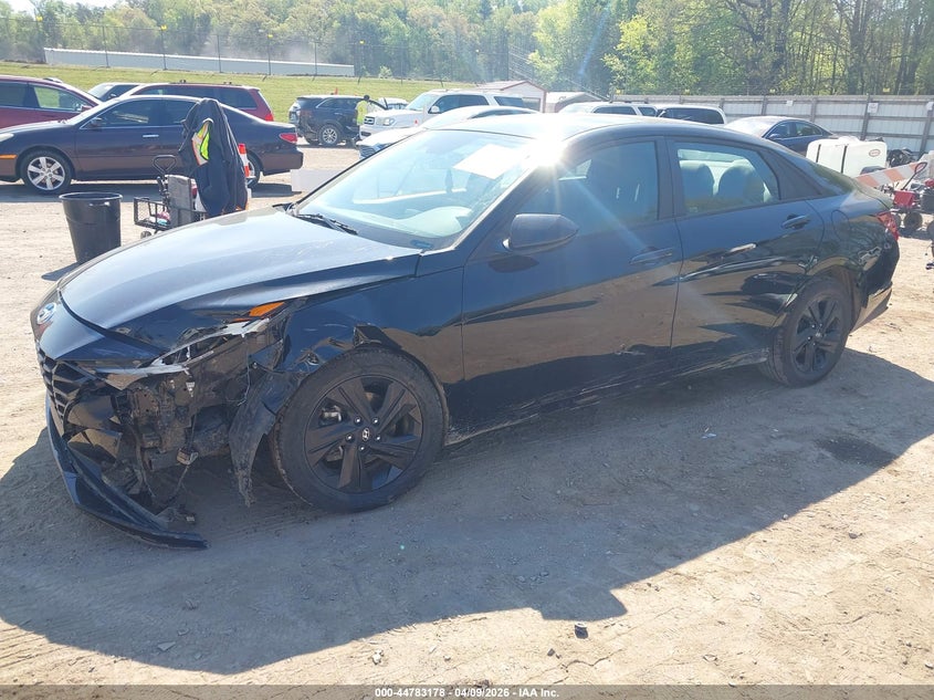 2023 HYUNDAI ELANTRA auction photo 2