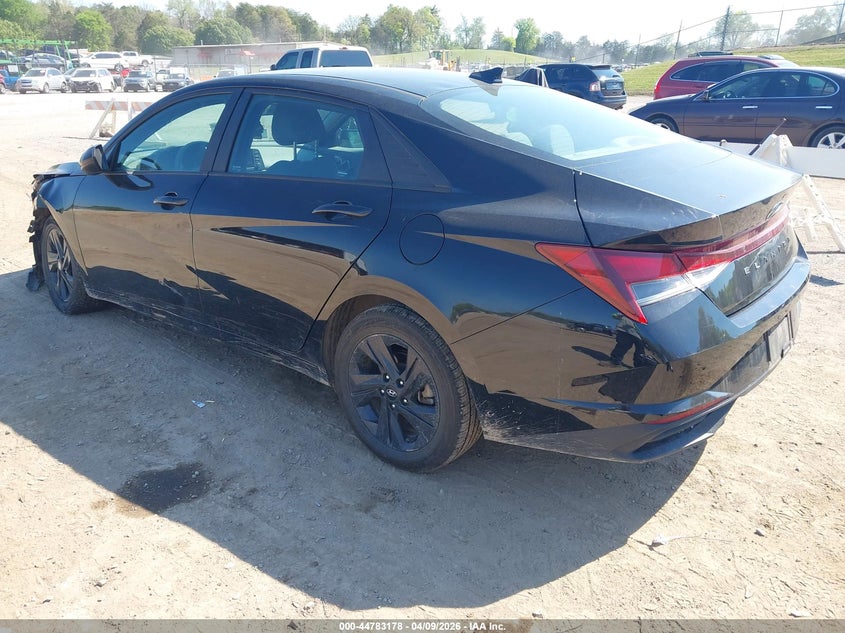 2023 HYUNDAI ELANTRA auction photo 3