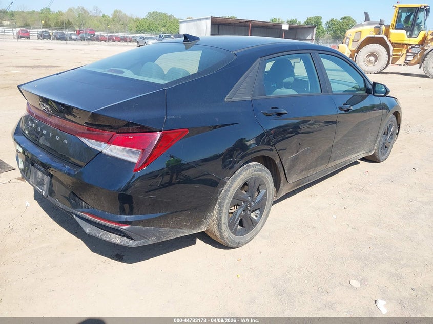 2023 HYUNDAI ELANTRA auction photo 4