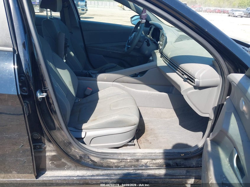 2023 HYUNDAI ELANTRA auction photo 5
