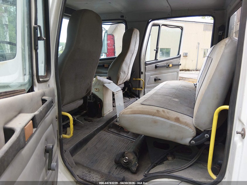 2001 FREIGHTLINER MEDIUM CONVENTIONAL auction photo 6