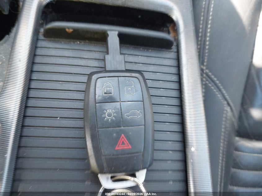 2011 Volvo C30 T5/T5 R-Design VIN: YV1672MK9B2200373 Lot: 44783244