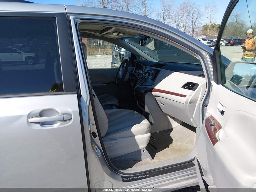 2011 Toyota Sienna Xle V6
