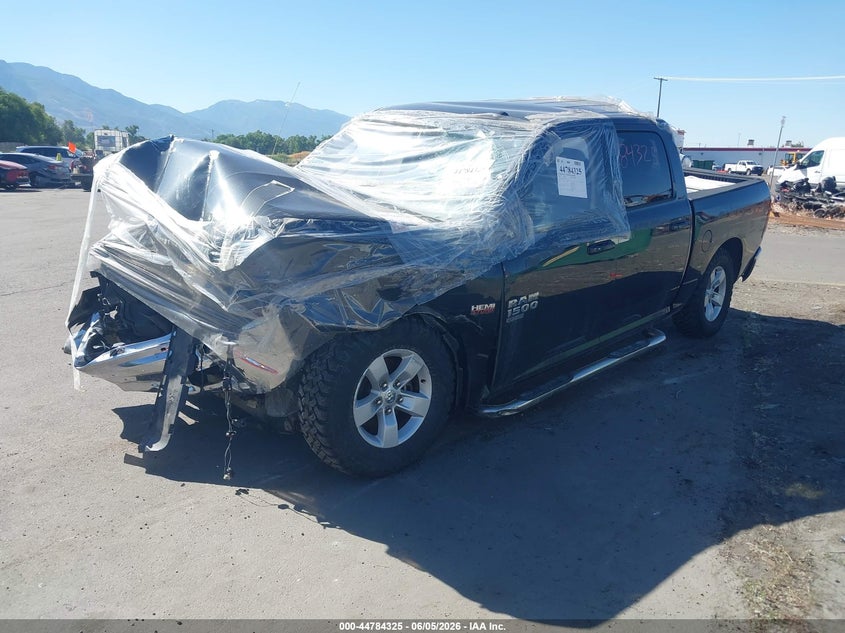 3C6RR7LT4KG720158 2019 Ram 1500 Classic Slt  4x4 5'7 Box photo 1
