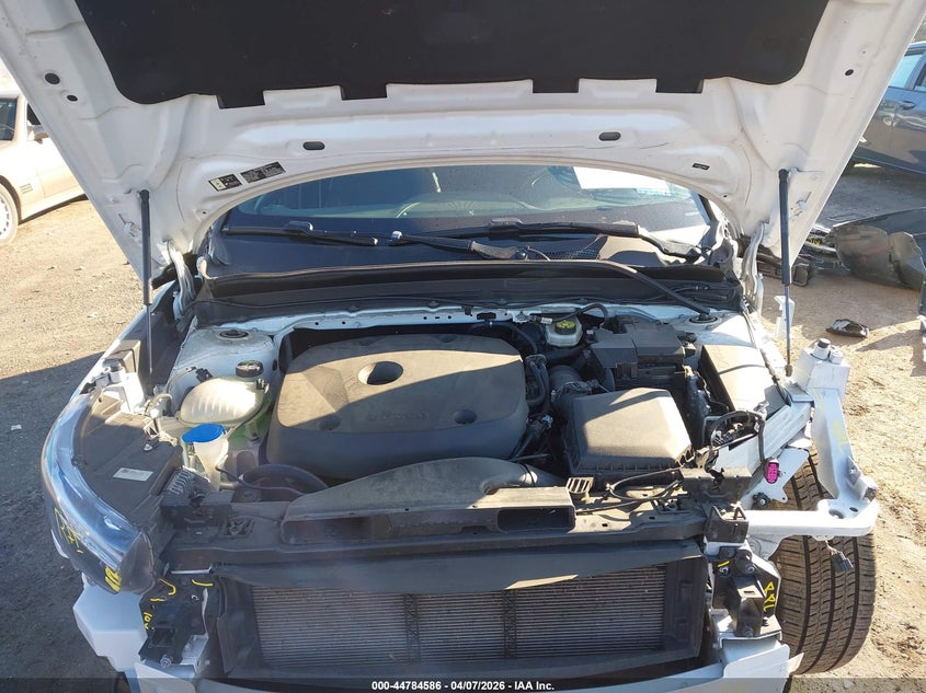 2020 Volvo Xc40 T5 R-Design VIN: YV4162UM2L2288430 Lot: 44784586