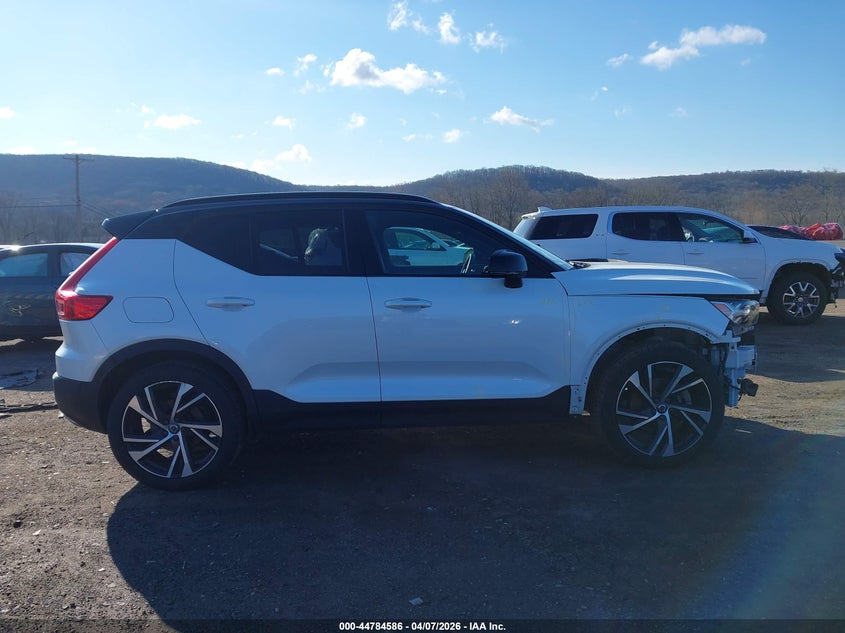 2020 Volvo Xc40 T5 R-Design VIN: YV4162UM2L2288430 Lot: 44784586