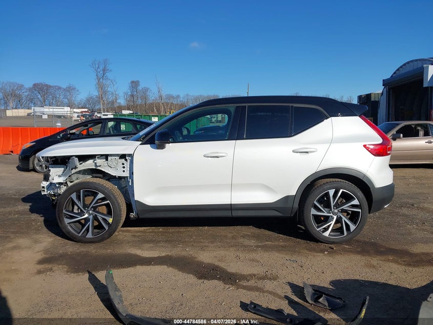 2020 Volvo Xc40 T5 R-Design VIN: YV4162UM2L2288430 Lot: 44784586