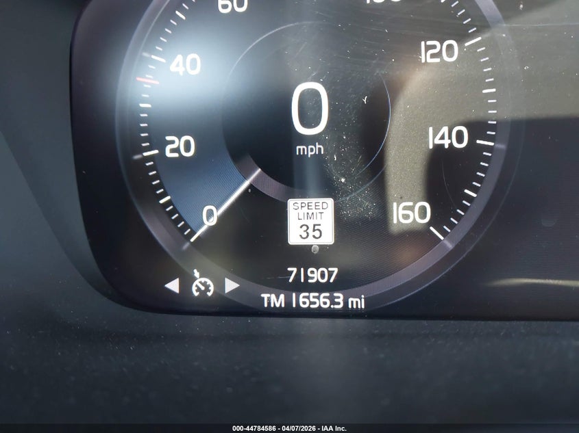 2020 Volvo Xc40 T5 R-Design VIN: YV4162UM2L2288430 Lot: 44784586