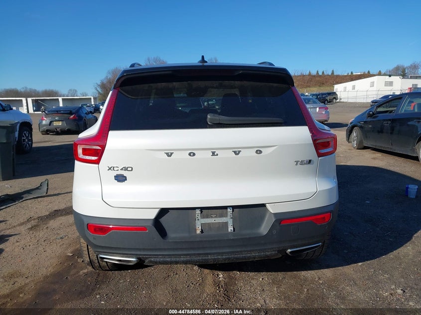 2020 Volvo Xc40 T5 R-Design VIN: YV4162UM2L2288430 Lot: 44784586