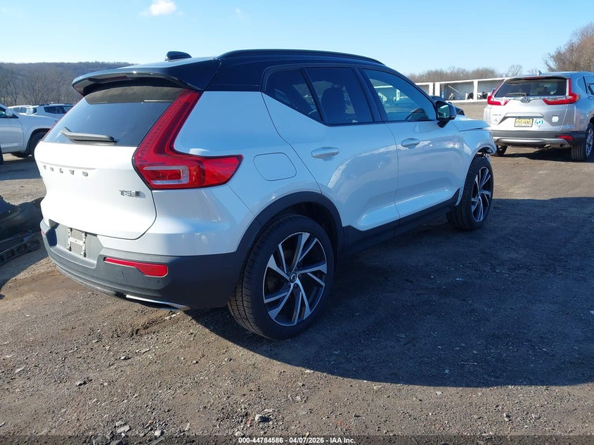 2020 Volvo Xc40 T5 R-Design