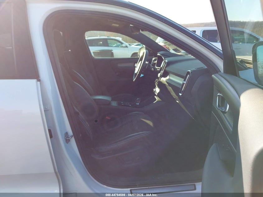 2020 Volvo Xc40 T5 R-Design