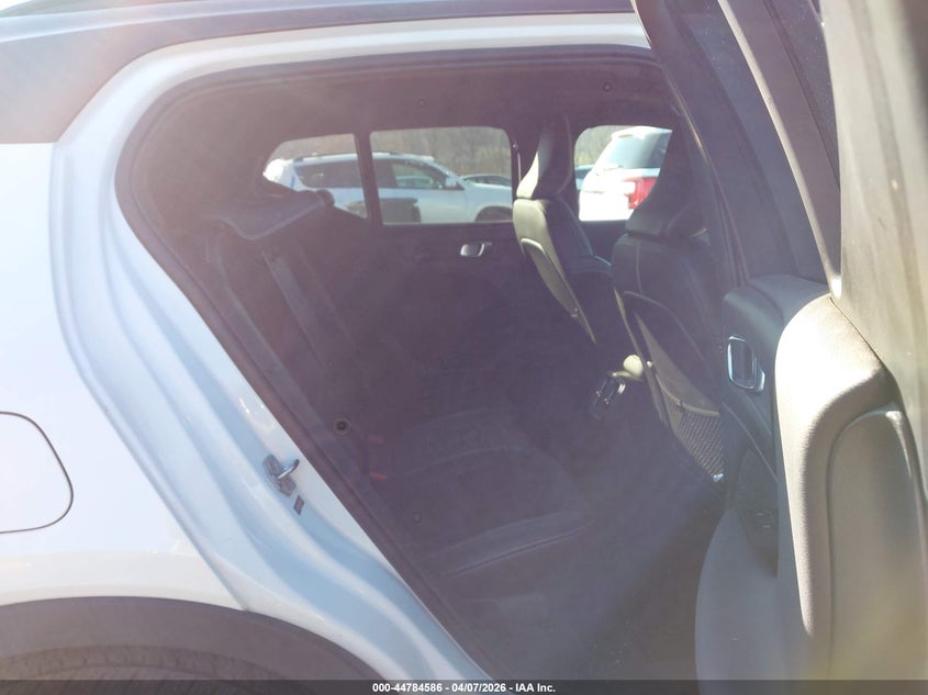 2020 Volvo Xc40 T5 R-Design VIN: YV4162UM2L2288430 Lot: 44784586