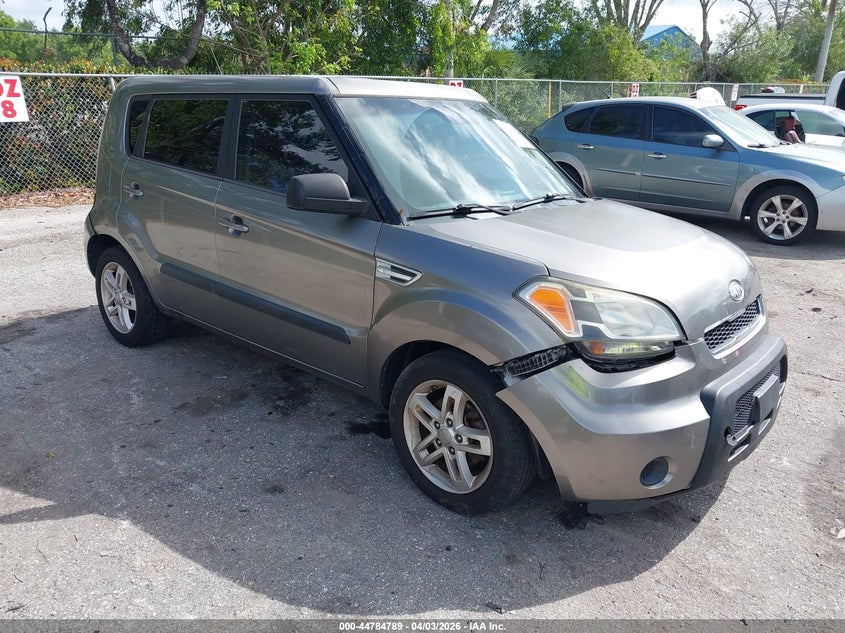 2011 Kia Soul +