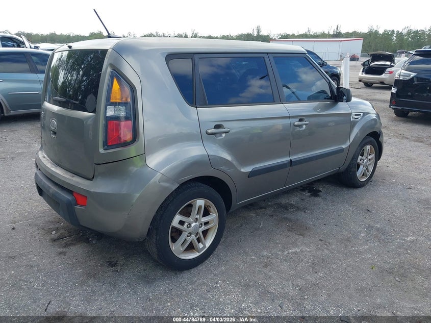 2011 Kia Soul +