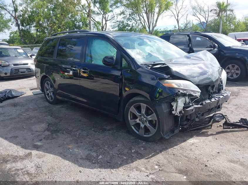 2018 Toyota Sienna Se Premium 8 Passenger